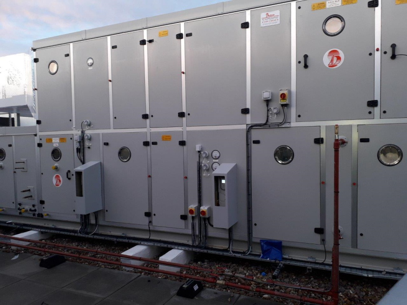 Protective cover ensures outdoor VSD operation whatever the weather